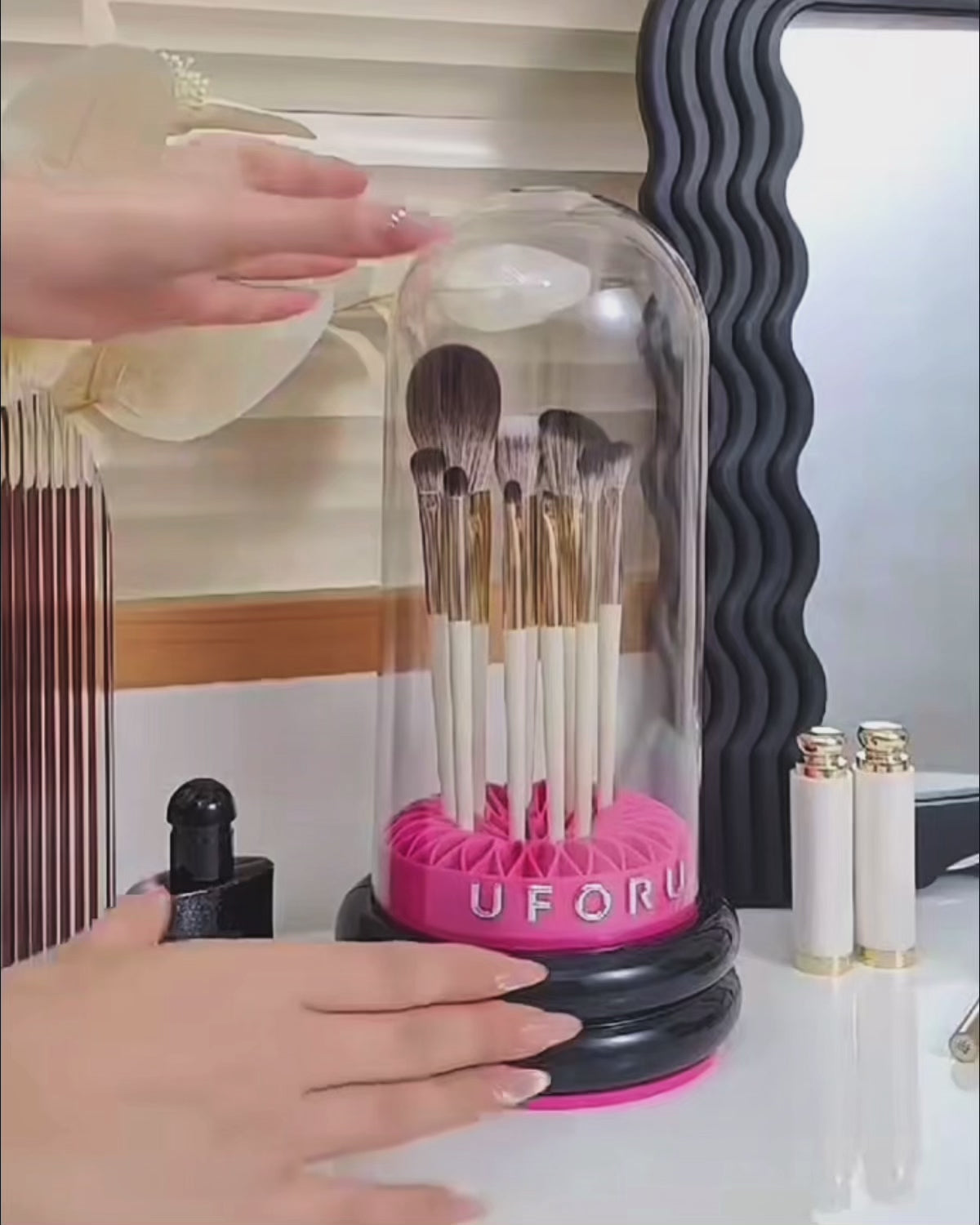 Makeup Brush Organizer with Dust Cover for Vanity and Travel